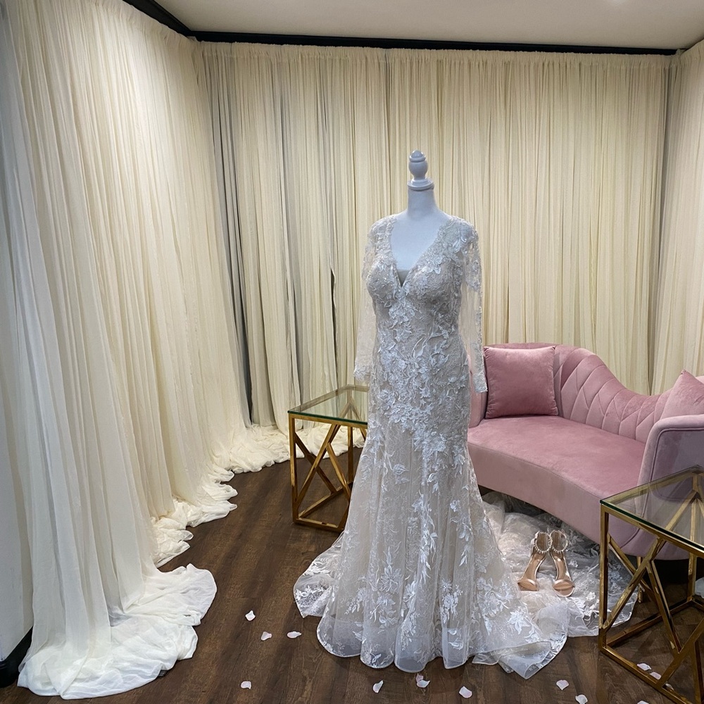 Elegant White Lace Wedding Dress